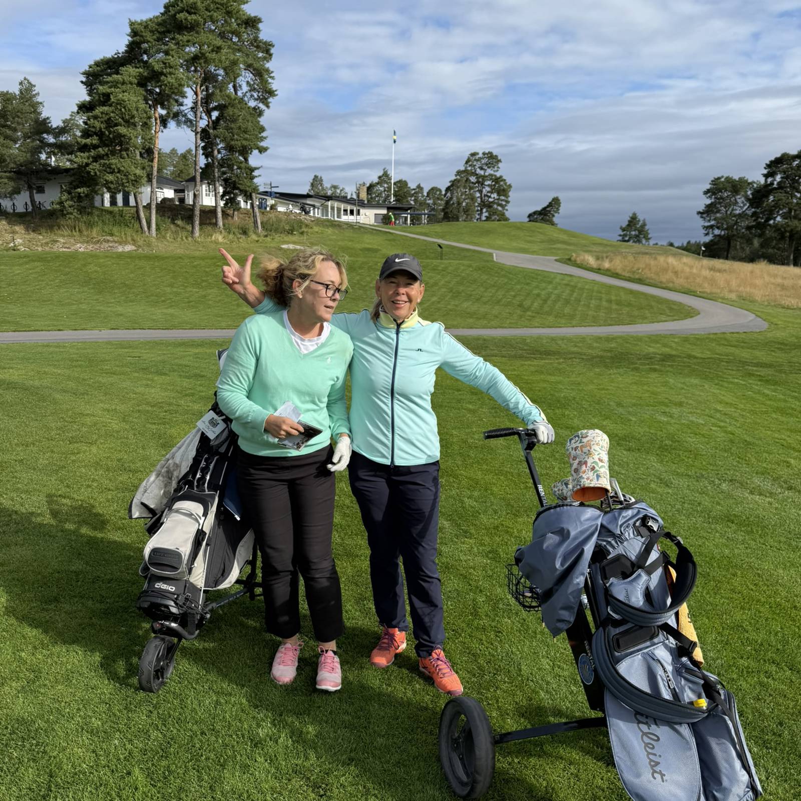 B4EC5735 558F 4676 8A10 44836161737E 1 102 O